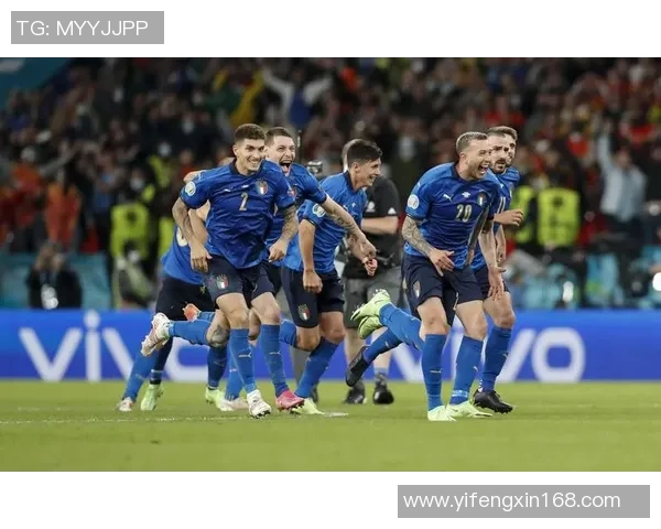 意大利足球明星在赛场上展现精彩瞬间的拖地图片集锦 意大利足球明星在赛场上展现精彩瞬间的拖地图片集锦