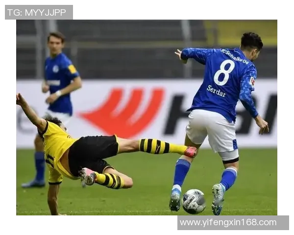 模仿某国足球明星的技巧与风格解析，助你在球场上闪耀光芒