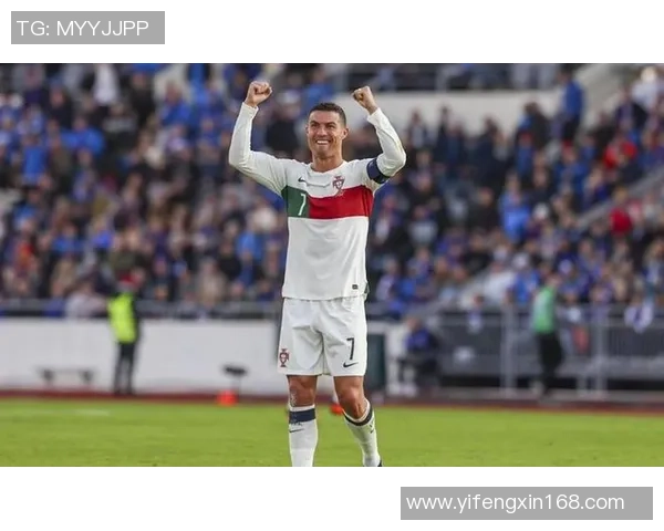 足球明星热爱篮球运动展现多才多艺的运动精神与激情 足球明星热爱篮球运动展现多才多艺的运动精神与激情