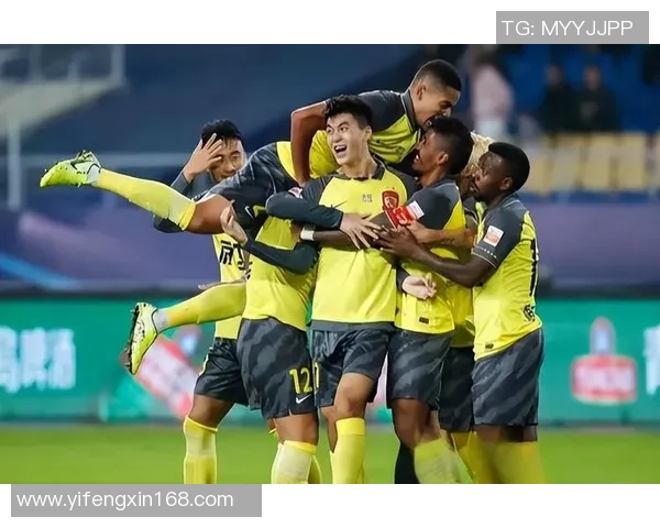 足球明星如何与年轻球员有效沟通提升团队协作与比赛表现 足球明星如何与年轻球员有效沟通提升团队协作与比赛表现